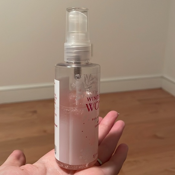 Winterberry Wonder, Bath and body Works diamond shimmer mist - Picture 2 of 2